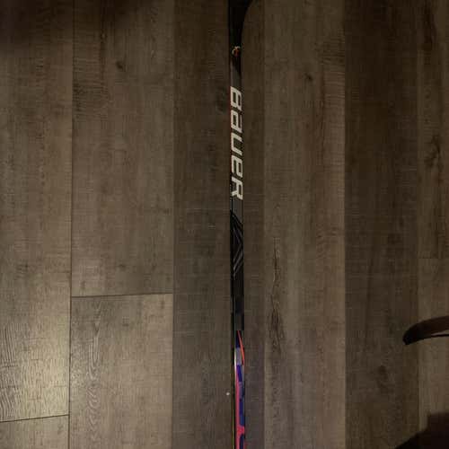 Senior Right Handed Vapor FlyLite Toe  Hockey Stick