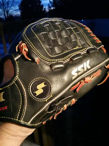 Vintage Black SSK Right Handed Infield USG-60 Dimple II Baseball Glove 11.5"