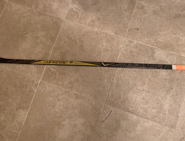 Senior Right Handed Supreme 1S Toe Hockey Stick