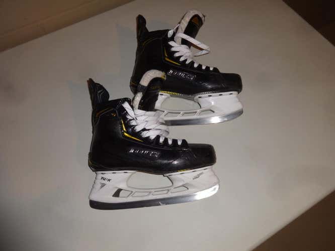 Bauer Supreme 2S Skates Size 6.5 D Lightly used and in Excellent Condition!