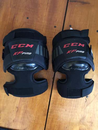 New CCM KP PRO Goalie Knee Guards (senior)