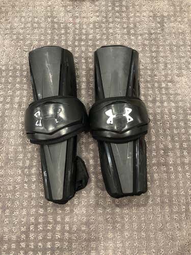 Medium Under Armour Revenant Arm Pads