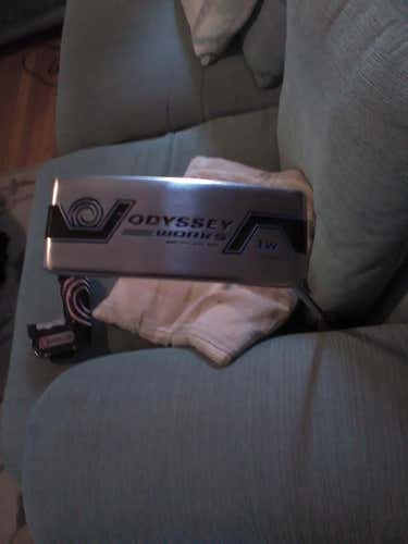 Men's Odyssey Right Handed Blade O-WORKS Versa 1w Putter 34"