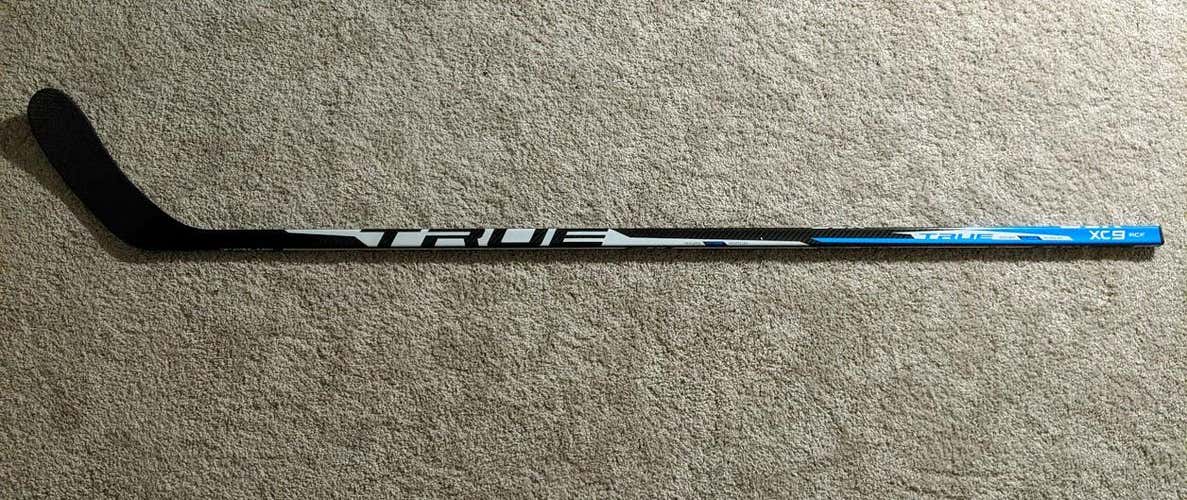 TRUE 2019 XC9 ACF P28 TC4 W28 MAX HEIGHT HOCKEY STICK SENIOR RIGHT
