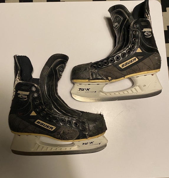 Senior Bauer Supreme 7000 Hockey Skates EE (Extra Wide) Size 8