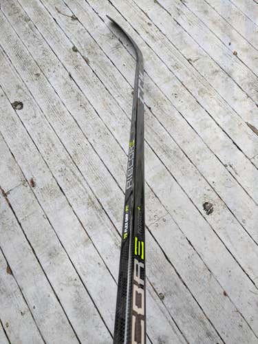 Senior CCM Right Handed RibCor Trigger2 PMT Hockey Stick Mid p17