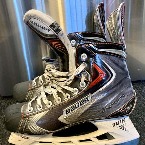 Senior Bauer Vapor X100 EE (Extra Wide) Size 9 Hockey Skates