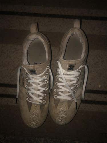 White Men's Molded Cleats Low Cut