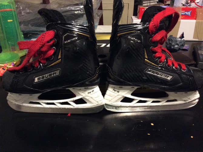 Youth Bauer Supreme matrix D&R (Regular)  Size 12.5 Hockey Skates
