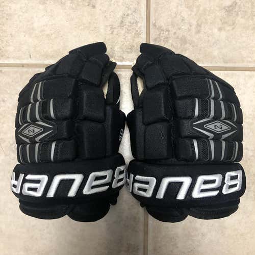 Like Brand New Junior Bauer Nexus 800 11" Hockey Gloves