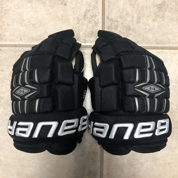 Like Brand New Junior Bauer Nexus 800 11" Hockey Gloves
