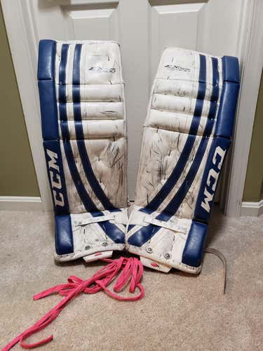 White Senior 32" CCM Extreme Flex 400 Goalie Leg Pads