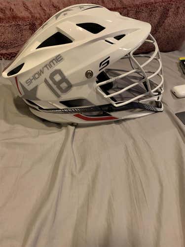 White Adult Player Cascade S Helmet