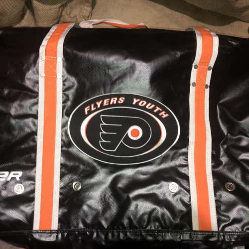 New Flyers Youth Bauer Player Bag 32w/14d/19h