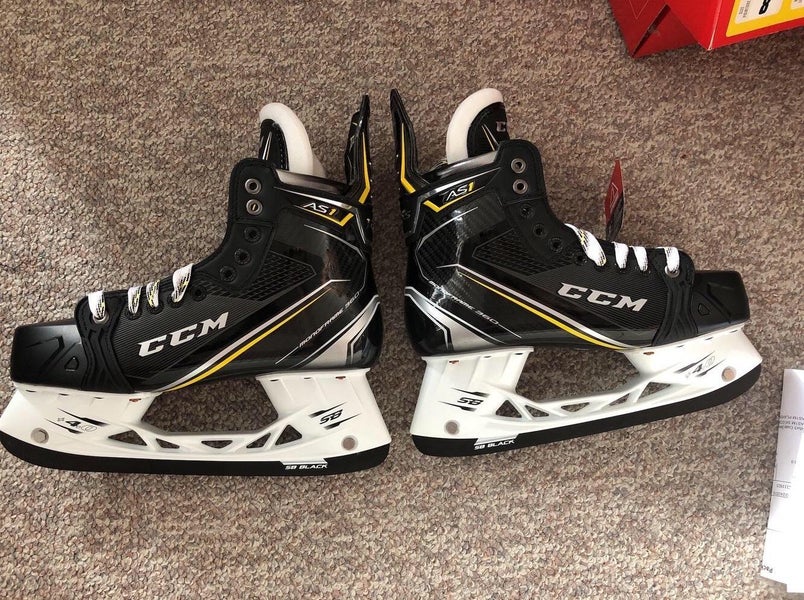 Senior Super Tacks AS1 Hockey Skates EE (Extra Wide) Size 8