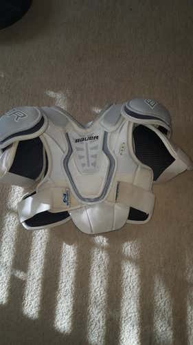 Senior Medium Bauer Nexus 6000 Shoulder Pads