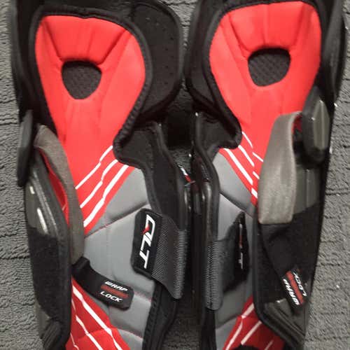 Senior CCM QuickLite  Shin Pads