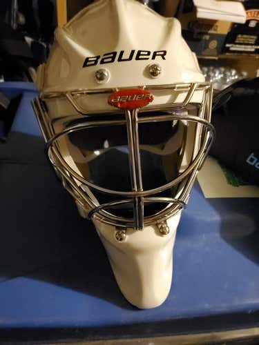 White Senior Bauer 950X Goalie Mask