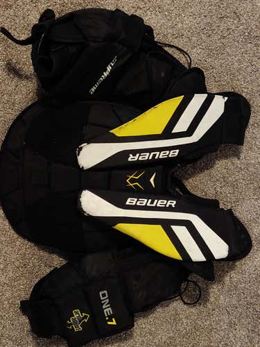 Junior Medium Bauer Supreme One.7 Goalie Chest Protector