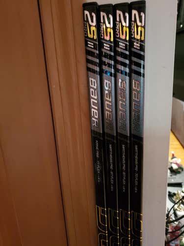 New Senior Bauer Right Handed Supreme 2S Pro Hockey Stick Mid