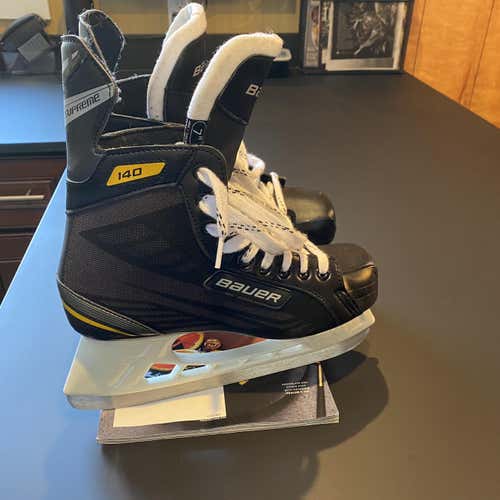 Senior Supreme 140 Hockey Skates D&R (Regular)  Size 7