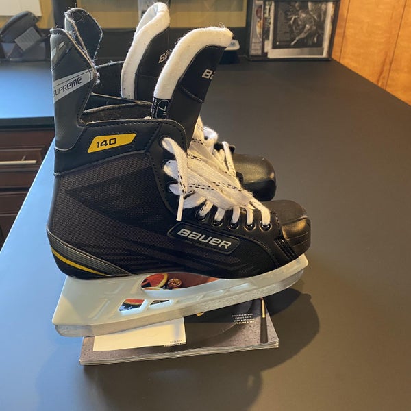 Senior Supreme 140 Hockey Skates D&R (Regular) Size 7