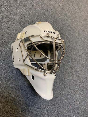 White Senior Bauer 960XPM Goalie Mask
