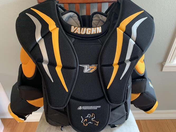 Senior Small Vaughn Velocity V7 XF Pro Carbon Chest and Arm Protector Goalie Chest Protector