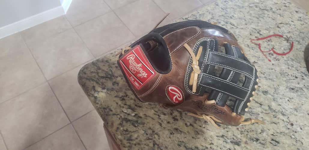 Brown Rawlings Infield Right Handed Heart of the Hide Baseball Glove 11.75"