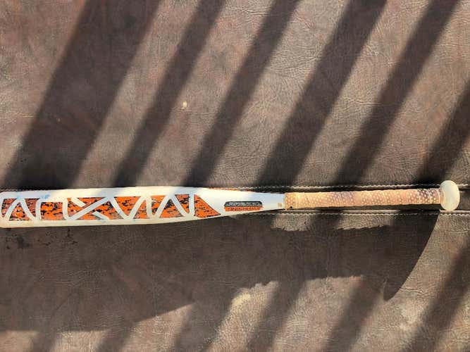 USSSA Certified Combat Composite Maxum Bat (-10) 21 oz 31"