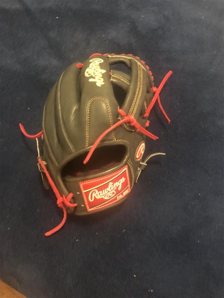 Black Right Handed Heart of the Hide 11.75" Baseball Glove