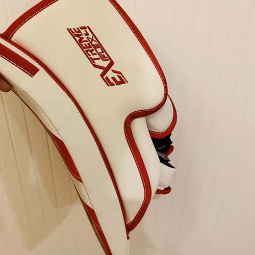 CCM Extreme Flex 4 Glove & Blocker