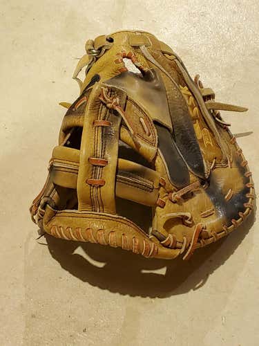 Gold/Black SSK Right Handed Catcher's SSA-22 Baseball/Softball Glove 11"