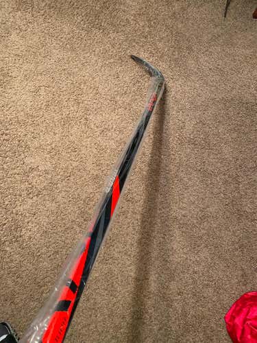 Senior Right Handed Vapor FlyLite Toe  Hockey Stick