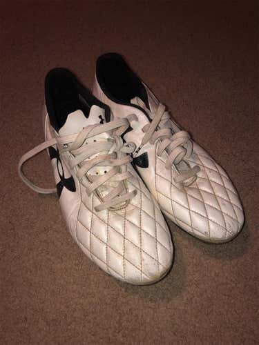 White Under Armour Soccer Cleats Used Size 9