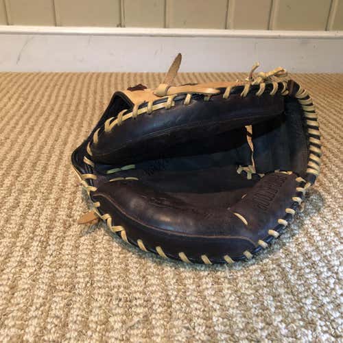 Mizuno Catchers Glove 34” Perfect Condition