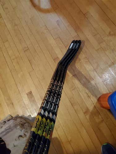 New Senior Bauer Right Handed Supreme 2S Pro Hockey Stick Mid