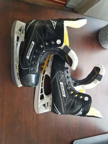 Used Youth Bauer Hockey Skates EE (Extra Wide) Size 12.5