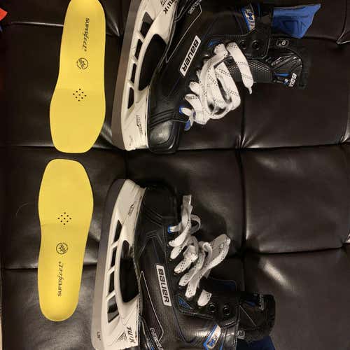 Senior Bauer Nexus 2N EE (Extra Wide)  Size 8 Hockey Skates
