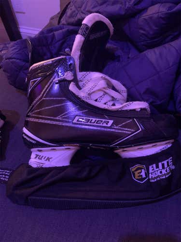 Senior Bauer Supreme  Size 7.5 Hockey Skates