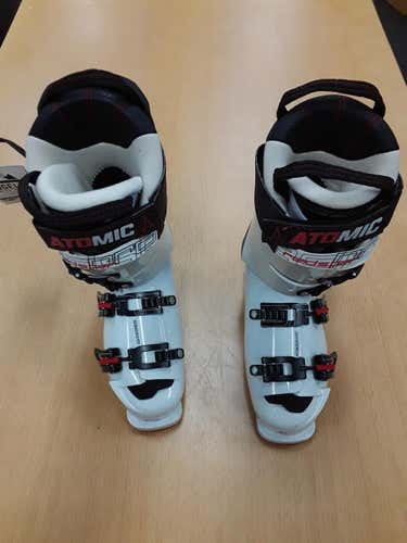 New Atomic Ski Boots 120-130 Flex size 25.5