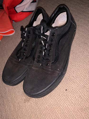 BLACK VANS SIZE 11 GOOD CONDITION