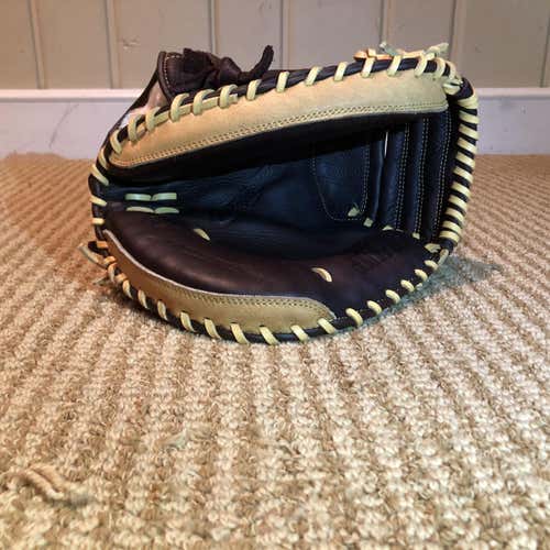 Brand New! Mizuno Catchers Glove 33.5”