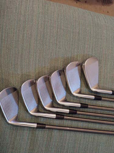Men's TaylorMade Right Handed Tour preferred cb Iron Set Stiff Flex Graphite Shaft