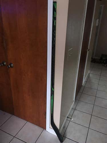 Senior Left Handed Supreme ADV Mid Hockey Stick