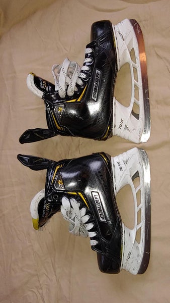Used Senior Bauer Supreme 2S Hockey Skates D Size 6.5 with extra steel