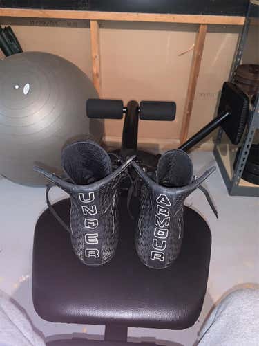 Under Amour Highlight Football Cleats (Men’s 9.5/Woman 10.5)