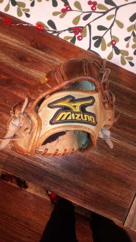 Brown High School/College Mizuno Infield Right Handed Classic Pro Soft Baseball Glove 11.5"