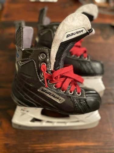 Almost New Youth Bauer Hockey Skates Size 2