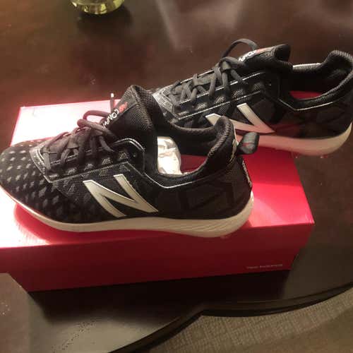 Black Men's Molded Cleats Low Cut